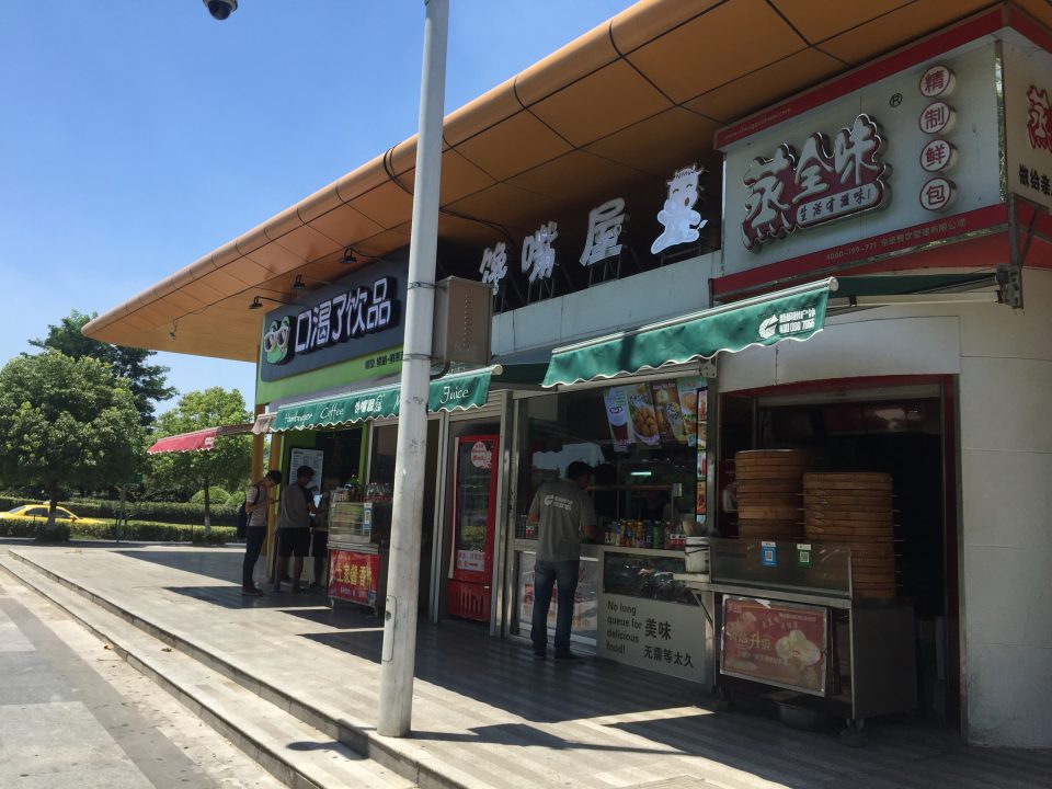 南京棲霞區(qū)仙林中心地鐵站 伸縮雨蓬匯總